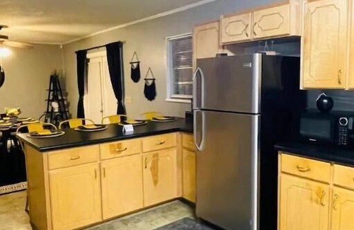 Dothan House | Family-sized house with plenty of space with game room & covered patio