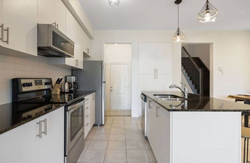 The Blue Mountains Villa | Family Townhome at Blue with Resort Shuttle