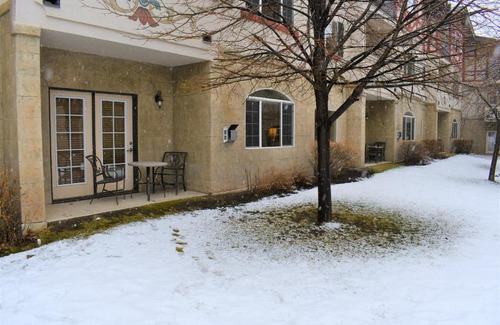 Zermatt Villa | Family Vacation-Heated In Out Pool, Tubing & Ice Skating Villa 1076 villa