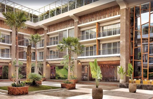 Nakula Villa | Family Villa with City & Pool View (TSky Villa 4)