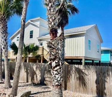 Port Aransas Villa | Famous Port A Pelican House Stunning NEW construction Walk to Marina & Bars