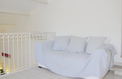 Grans House | Fancy a sunny vacation in a beautiful vacation home with private pool and pleasantly shaded terrace.