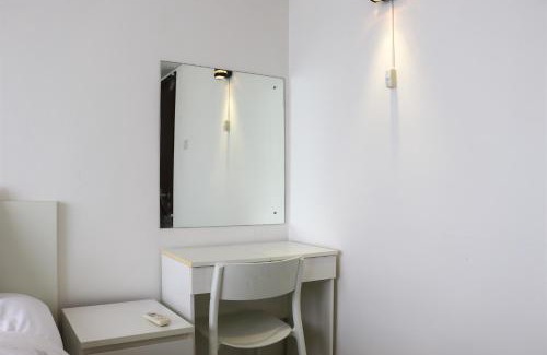 Jatinegara Apartment | Fancy and Nice 1BR Apartment at H Residence By Travelio