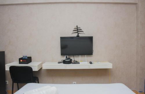 Depok Apartment | Fancy and Nice Studio at Cinere Resort Apartment By Travelio