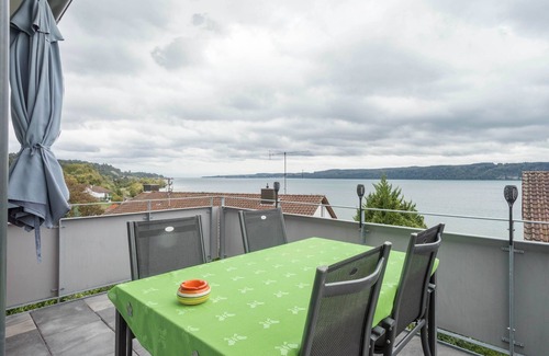 Sipplingen Apartment | Fantastic Holiday Apartment "Lilie" with Large Balcony, Lake View, Wi-Fi & TV