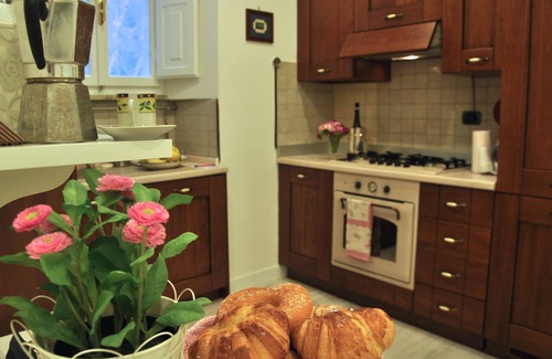 Monti Apartment | *Fantastic* 2 Bedroom Apartment In Center Of Rome. Beautifully Remodeled!