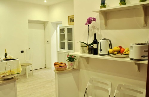 Monti Apartment | *Fantastic* 2 Bedroom Apartment In Center Of Rome. Beautifully Remodeled!