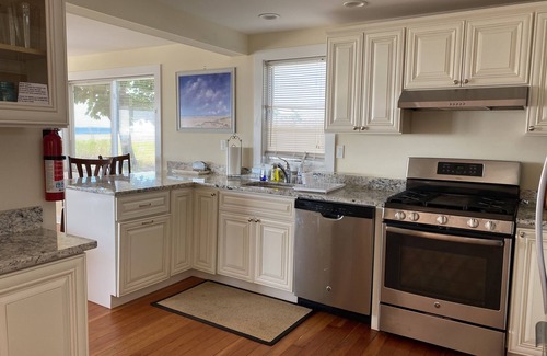 Devon House | FANTASTIC BEACHFRONT HOUSE- BEAUTIFUL VIEW AND BEACH, COME ENJOY !