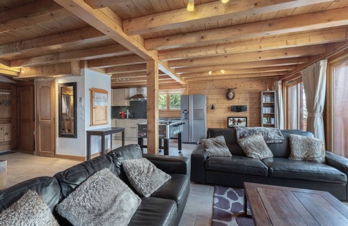 Les Menuires Ski Chalet | Fantastic Chalet with sauna, 120m From piste in the Three Valleys, Sleeps 12-14