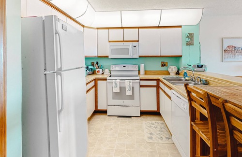 Rodanthe Condo | Fantastic condo close to sound and beach with WiFi, shared pool, & private W/D