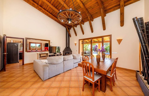 Felanitx Villa | Fantastic Country House with Pool, Wi-Fi, Air Conditioning and Garden