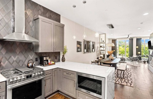 Buena Vista House | Fantastic Elegance Rooftop Views of Nashville!
