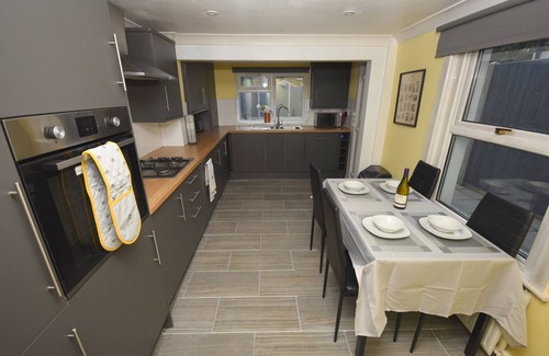 Peninsula House | Fantastic Family home In Greenwich,