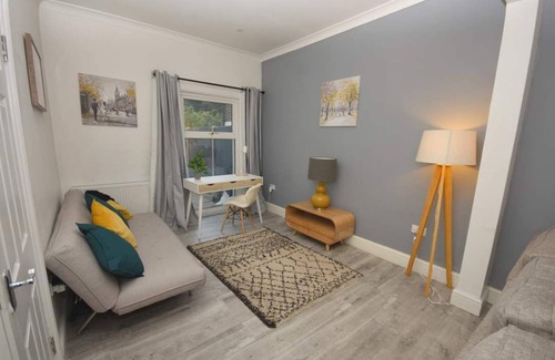 Peninsula House | Fantastic Family home In Greenwich,