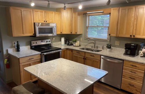 Snowshoe House | FANTASTIC LOCATION! Modern townhome next to Slopes & Village w/parking at door.