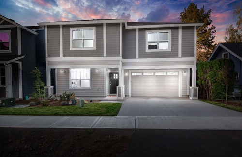 Aloha House | Fantastic New Retreat, Bright Open Floor Plan, WiFi, Game Console, Ping Pong, 20 Min to Portland
