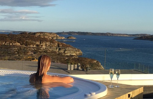 Steinsland House | Fantastic rorbu suite in a very beautiful location