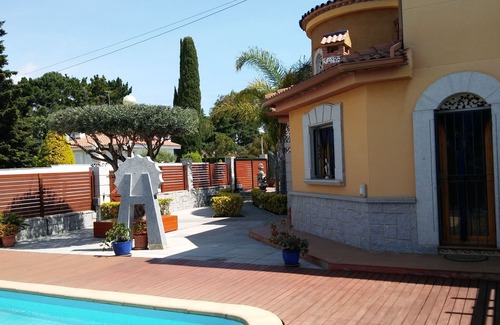 Pineda de Mar Ski Chalet | Fantastic vacation home, Large private pool, Free Wifi