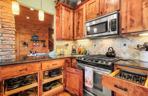 Buck Mountain House | Fantastic Views, Custom 5 BR Home, 5 min to Town, Shopping, Dining, Hiking, More