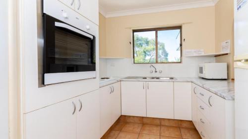 Bongaree House | Fantastic Views from this top floor unit!