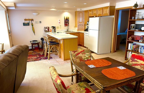 Ridglea Hills Apartment | Fantastic Views in east Boulder and Friendly Resident Owners