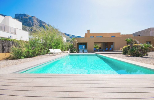 Betlem de Marina Villa | Fantastic villa in the first line of the sea in Beltem