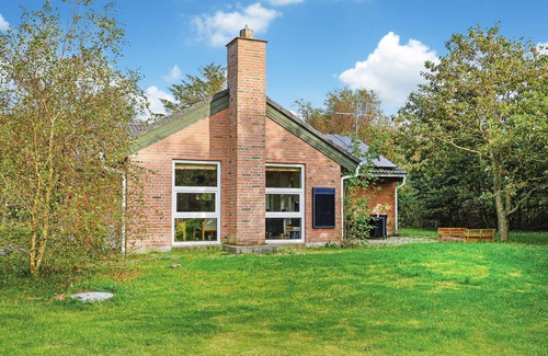 Tim House | Far from all crowds and noisy music lies this cozy cottage with room for six people.
