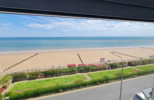 Bridlington Old Town Apartment | Farina No5, Sea view studio sleeping 2 guests