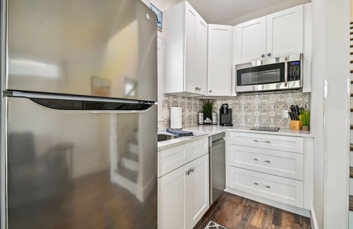 Dunedin House | Farm House Tiny Home on Pinellas Trail w/Heated Pool