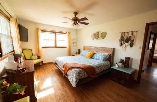 West Newton Other | Farm Ranch/Huge Hot tub/Retro/Solar/15 Downtown