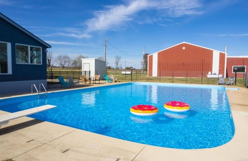 Rolla House | Farm View/Pool/FirePit/PS4/85"TV