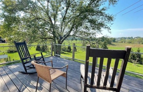 Waynesboro House | Farmhouse at the foot of the Blue Ridge Mountains