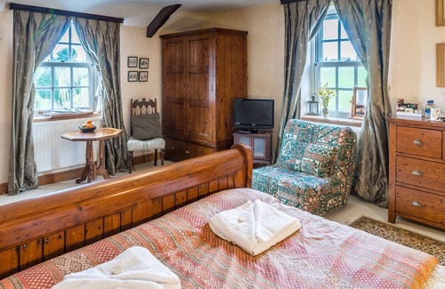 Bradford-on-Avon Other | Farmhouse Ensuite Double Room - Not Dog Friendly