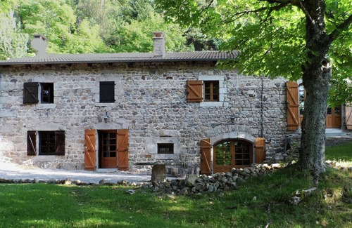 Saint-Pierre-sur-Doux Villa | Farmhouse in Ardèche near Michelin Dining