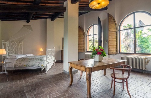 Bacchereto Other | Farmhouse in Tuscany near Renaissance Villa