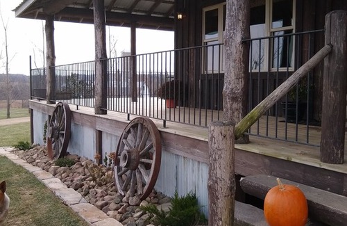 Barron Bed & Breakfast | Farmhouse on Sweeny Creek