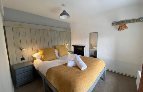 Bryn-crug Other | Farmhouse w/fire pit, log burner, stunning views & dining room