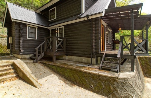 Ito House | Fashionable charming log house standing /Ito Shizuoka