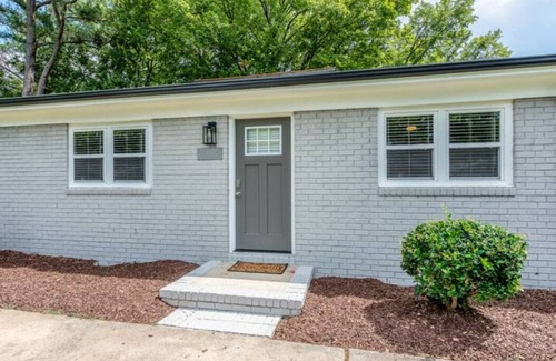 East Raleigh Apartment | Fast Wifi Newly Renovated ~ Downtown Raleigh
