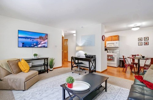 Wauwatosa Apartment | Fast WiFi - Underground Parking - King Bed - Near Froedtert