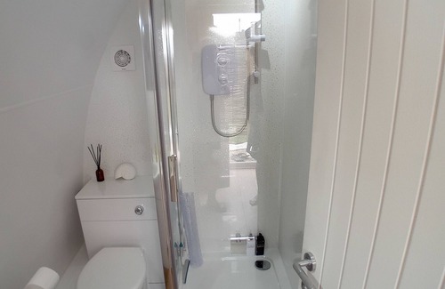 Sprowston Cabin | Fat Pete's Pod - Just 10 minutes from the Norfolk Broads and the City Of Norwich