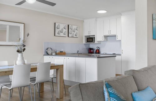 Mollymook Beach Apartment | Fathoms 7 - Beach, Pool, Tennis and Wifi -Linen Provided