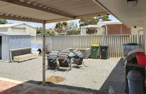Merredin House | Fatti's Place - 4x2 - Aircon - WIFI - Quiet area