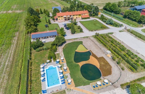 Palazzolo dello Stella Apartment | Fattoria 2, spacious apartment in the farm courtyard