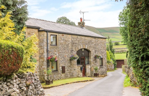 Cracoe Cottage | FAWCETTS BARN, pet friendly, character holiday cottage in Grassington
