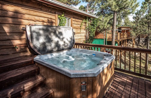 Ruidoso Cabin | Fawntastic Views - 2 bedroom cabin w/hot tub