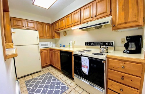 Bretton Woods House | FC20 Comfortable Forest Cottage home - AC, great for kids, lots of yard space! Walk to the slopes!