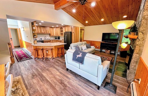 Bretton Woods Condo | FC41 Renovated Ski-in Ski-out Forest Cottage