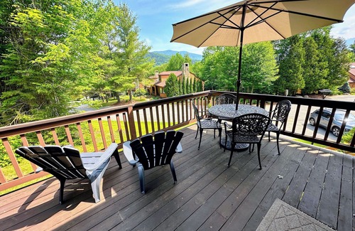 Bretton Woods Condo | FC41 Renovated Ski-in Ski-out Forest Cottage