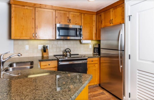 Lakeside Park Resort | Feb. 7-10 SKI IN SKI OUT Cozy 1-bdrm resort villa with sofa bed base of heavenly